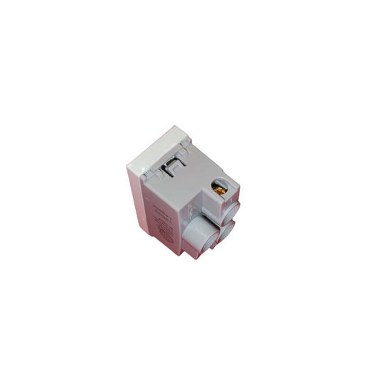 Legrand Universal Outlet with Ground 16A 250V LSO122
