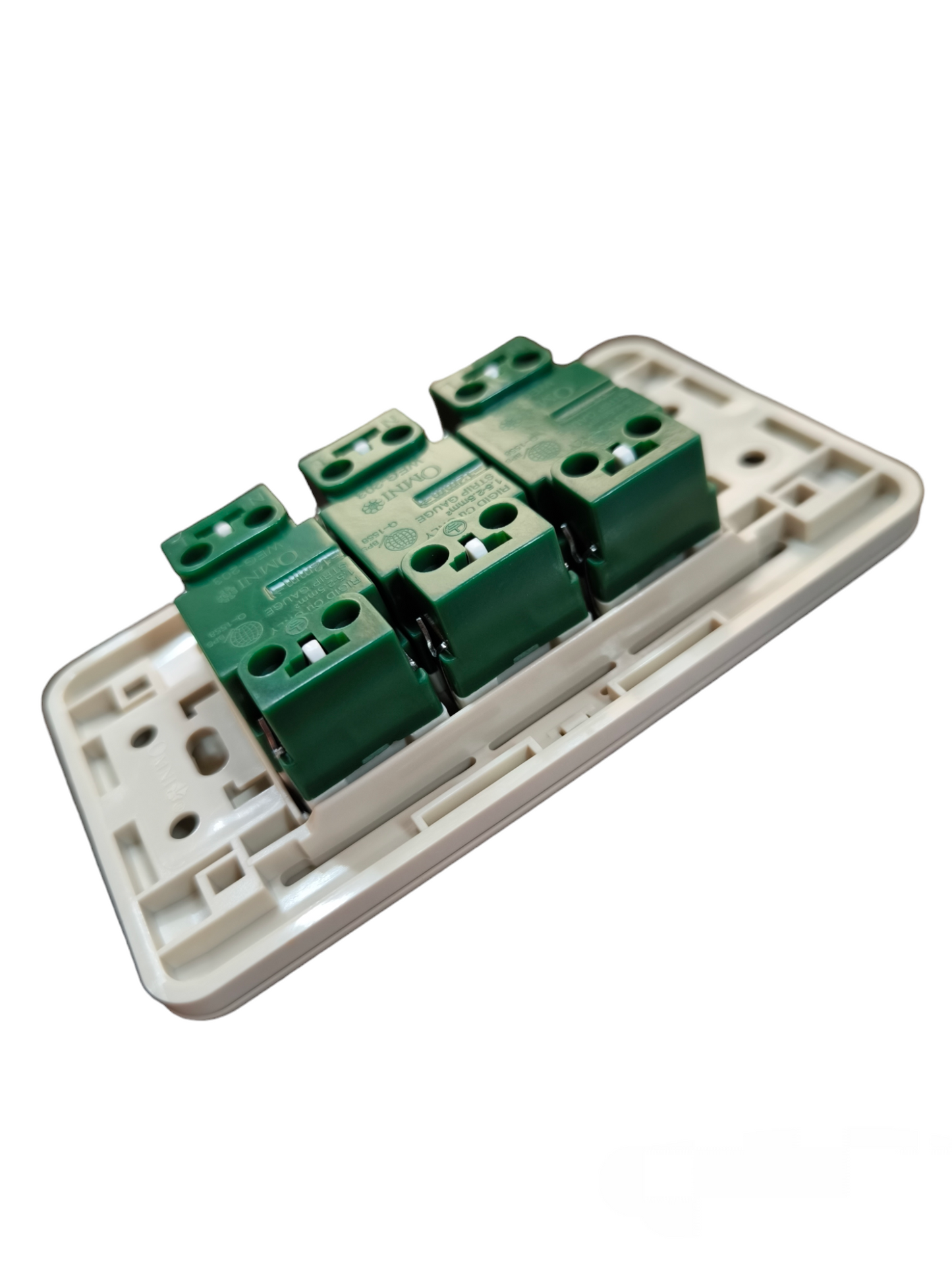 Omni 3 Gang Flat Pin Outlet with Ground with Plate WEP-103+(WEG-203x3)