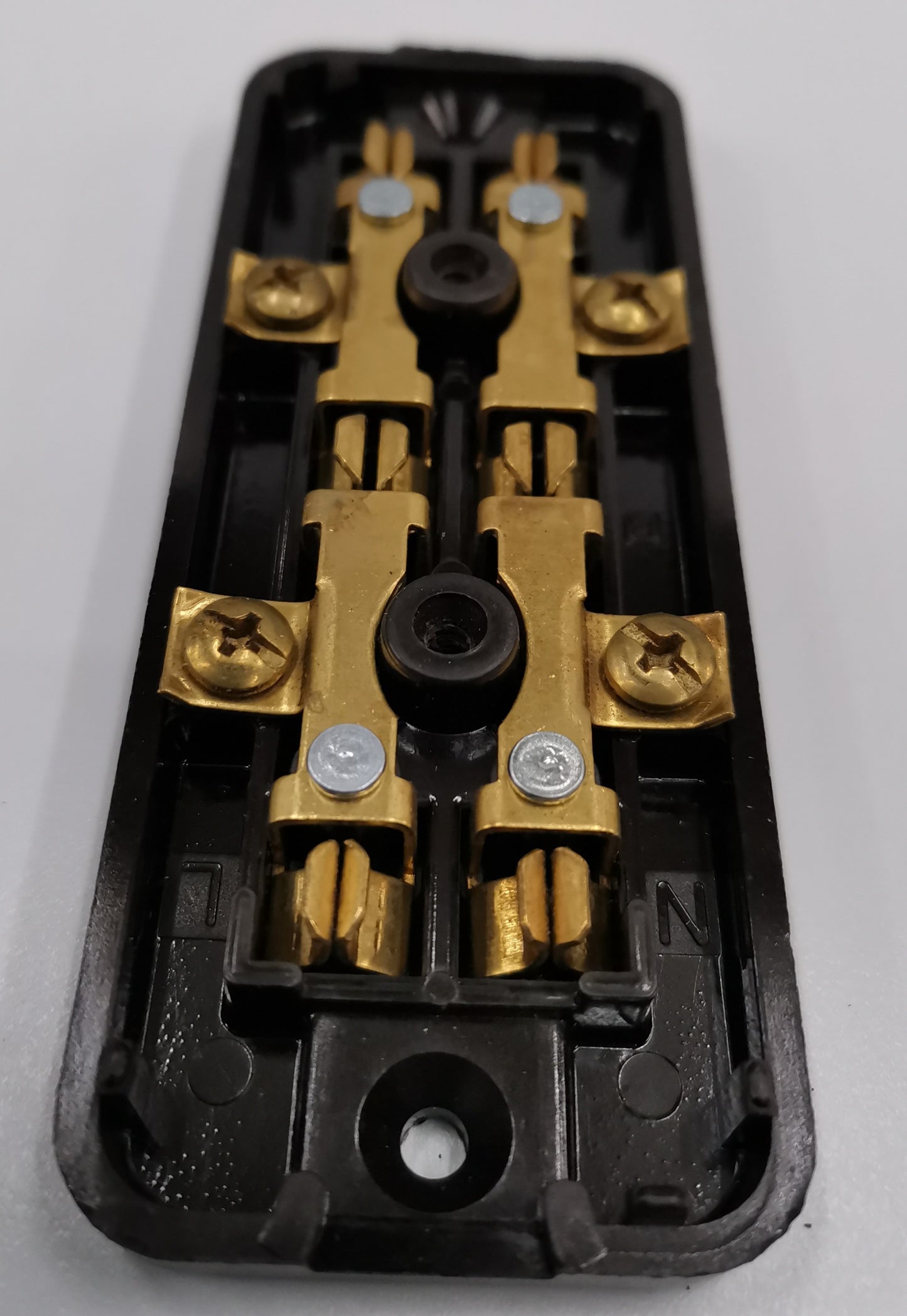 Eagle 3 Gang Outlet 10A 220V Flat Pin CAT2083