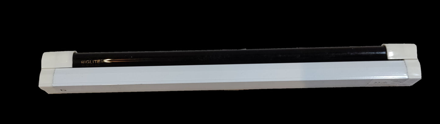 8W T5 black light fluorescent tube in black and white housing for UV lighting