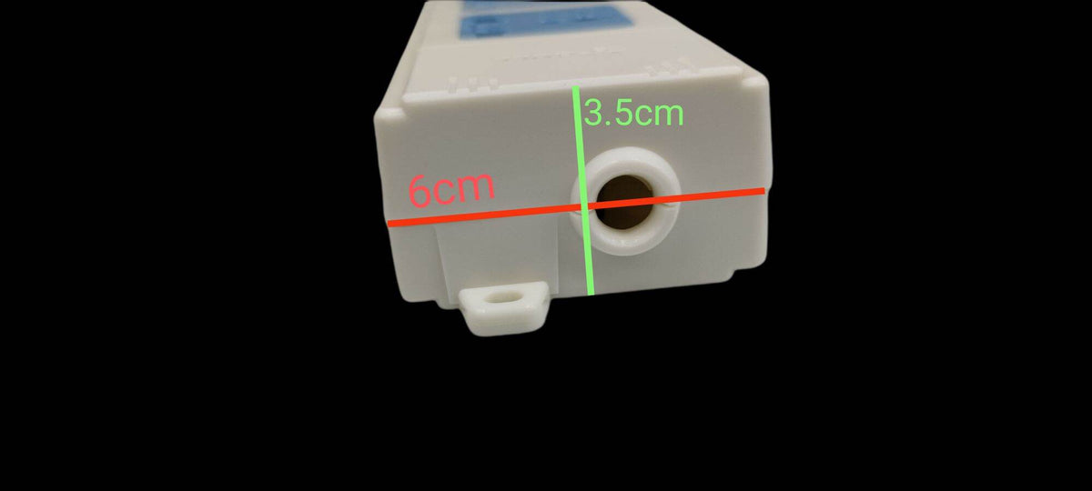 Bull Outlet Universal Type 3 Gang 10A 250V white power point with measurements on black background