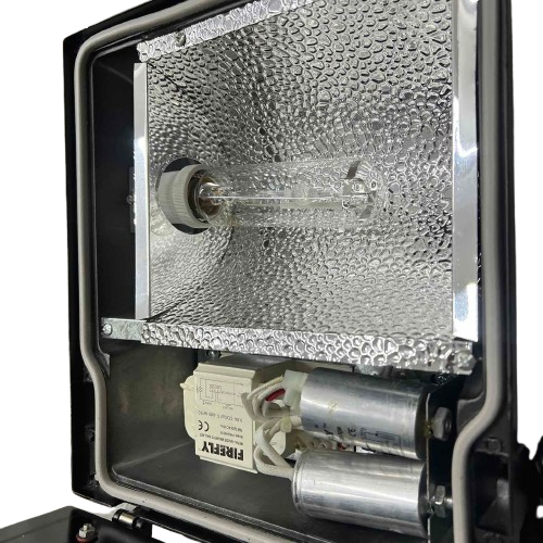 Firefly 70W Metal Halide Flood Light with 70W Metal Halide Bulb