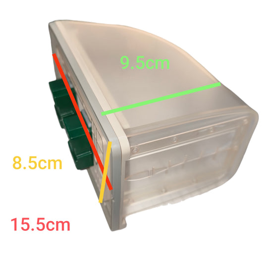 A translucent plastic storage container with green drawer pulls, shown with overlaid dimension lines and text indicating 9.5cm, 8.