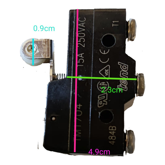 A black electrical contact block with printed markings and terminal hardware, shown on a plain white background with overlaid dimension lines and measurements in centimeters.