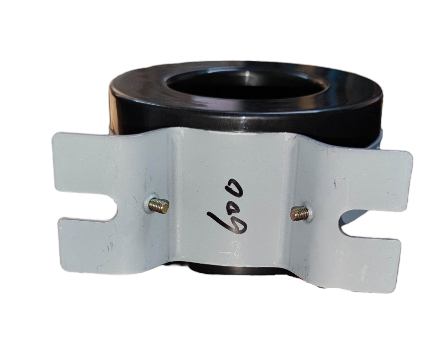 Auspicious 690V AC donut type current transformer for door chimes and bells with black core and metal mounting bracket