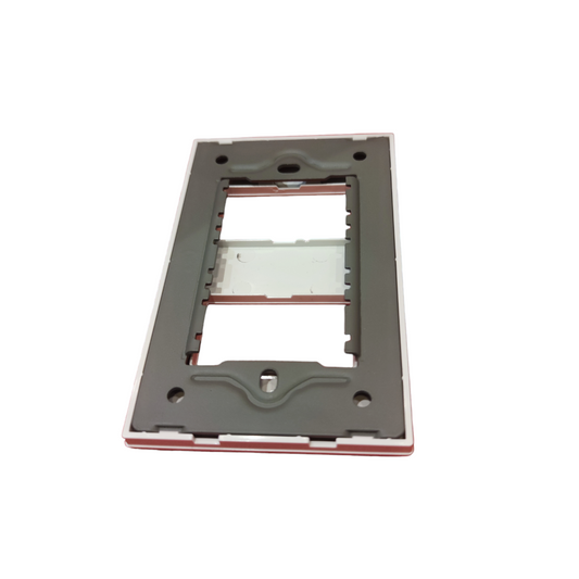 Legrand Universal Outlet with Ground 16A 250V LSO122