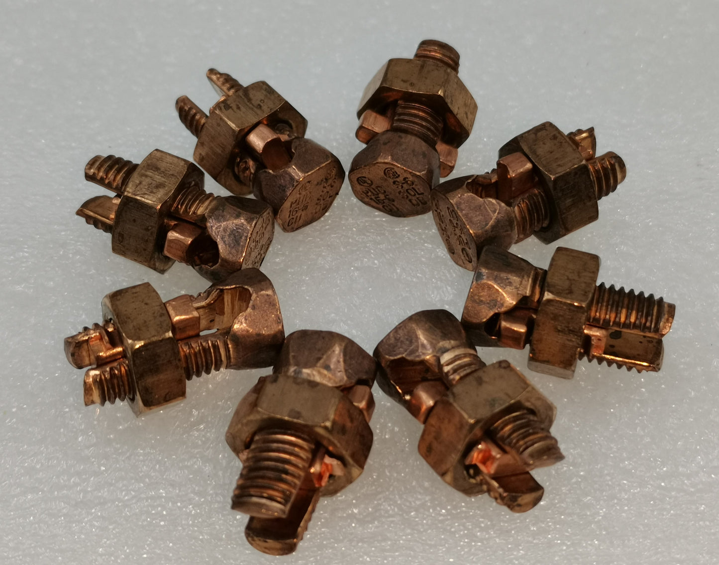 Set of copper Solderless Connector 1 Bolt 5.5-14MM terminals arranged in a circle on foam surface