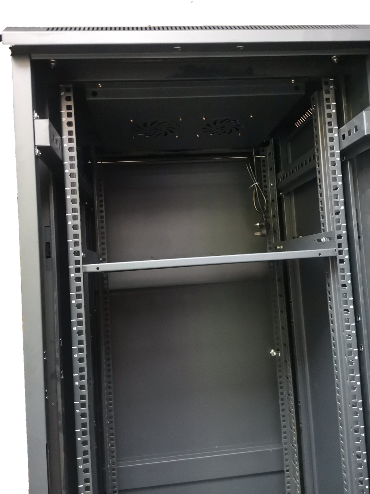 Grippes Server Rack 18U black metal frame with ventilation fans and adjustable mounting rails