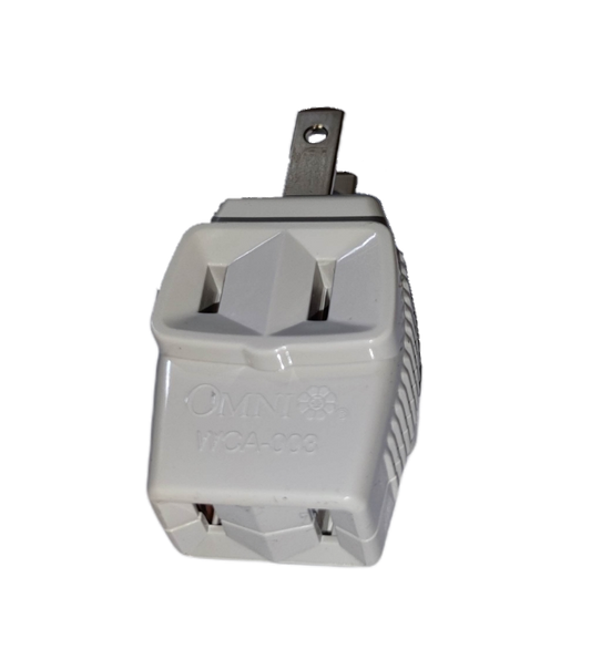 Omni triple top adaptor 10A 250V with multiple outlets for versatile connectivity