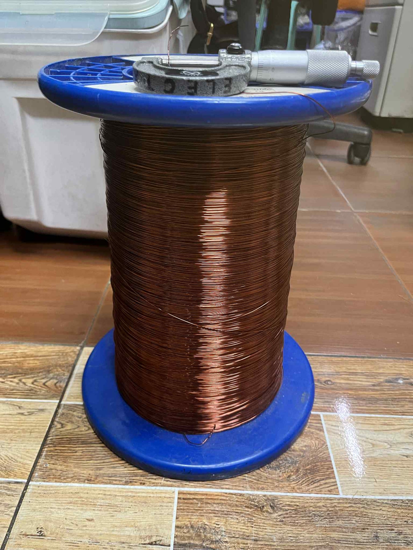 Philflex magnet wire AWG 23 800G on a spool, ideal for electrical applications and DIY projects