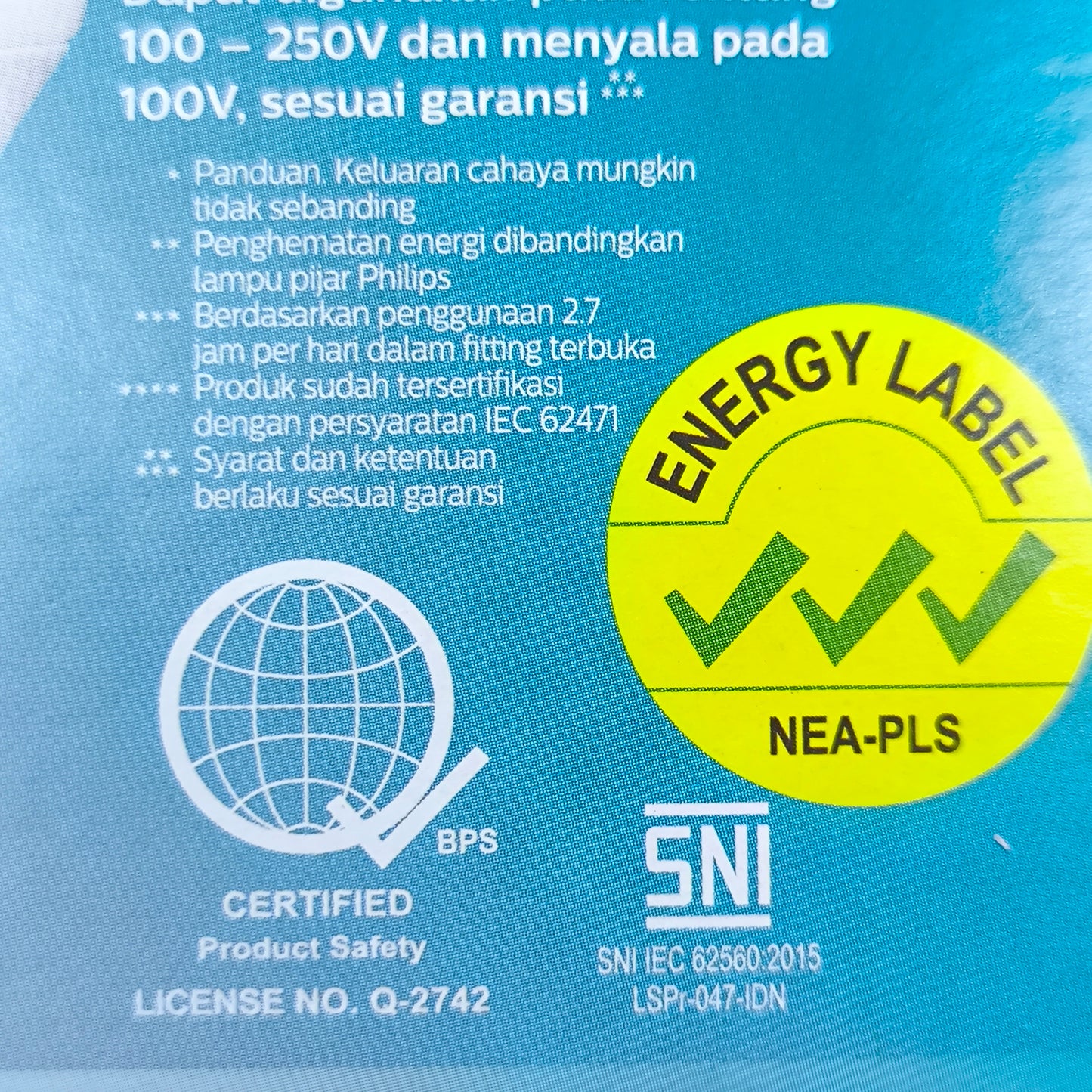 Philips 11W LED bulb E27 daylight with energy efficiency and certification details on the packaging