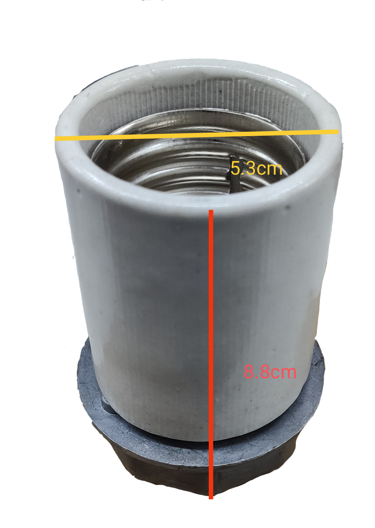 Amco porcelain E40 mogul socket with a 5.3 cm inner diameter and 8.8 cm height for lighting installations
