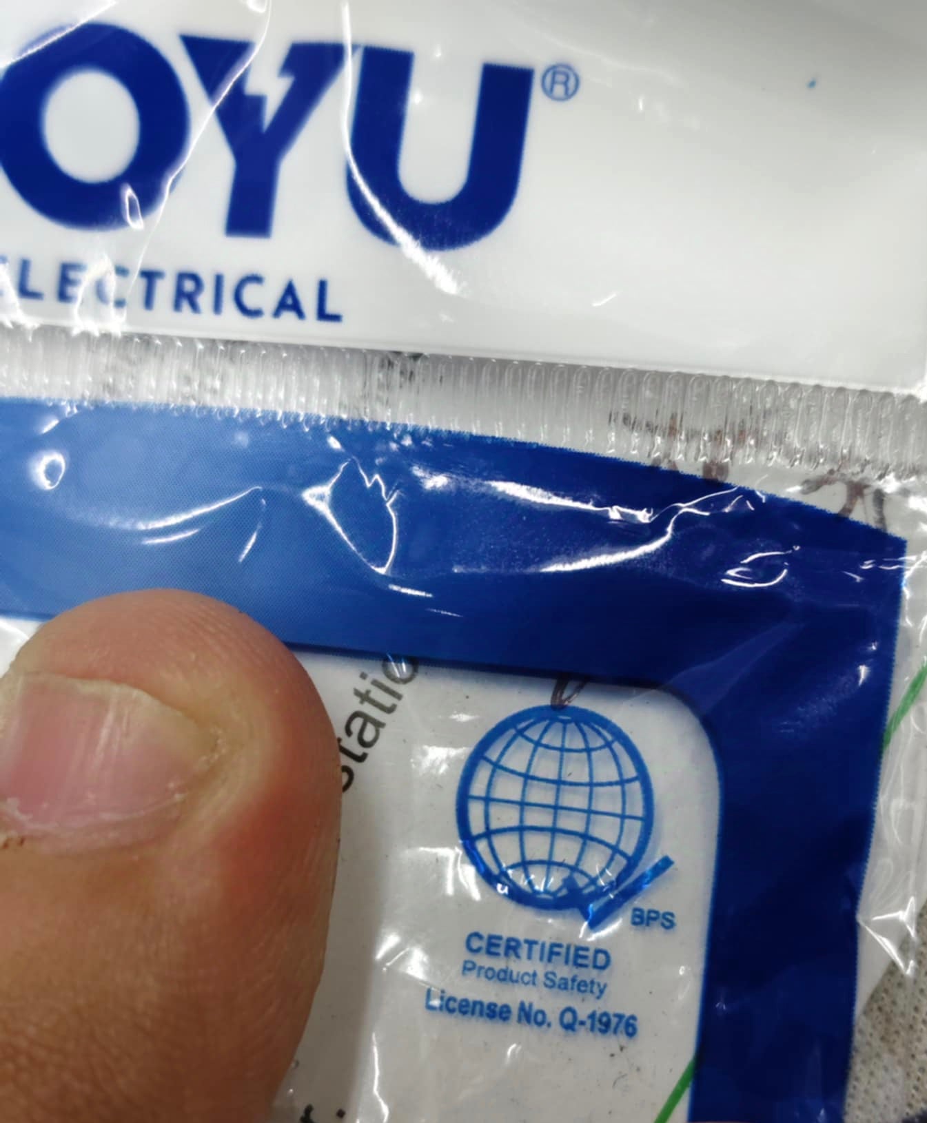 Royu branded packaging for 2 gang universal outlet with ground electrical circuitry and parts