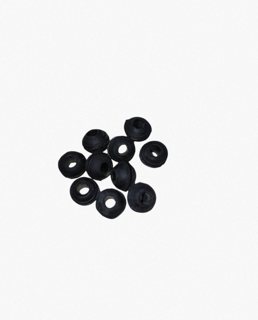 Black Rubber Gromet 1.5CM cable management pieces from China for protecting and organizing wires