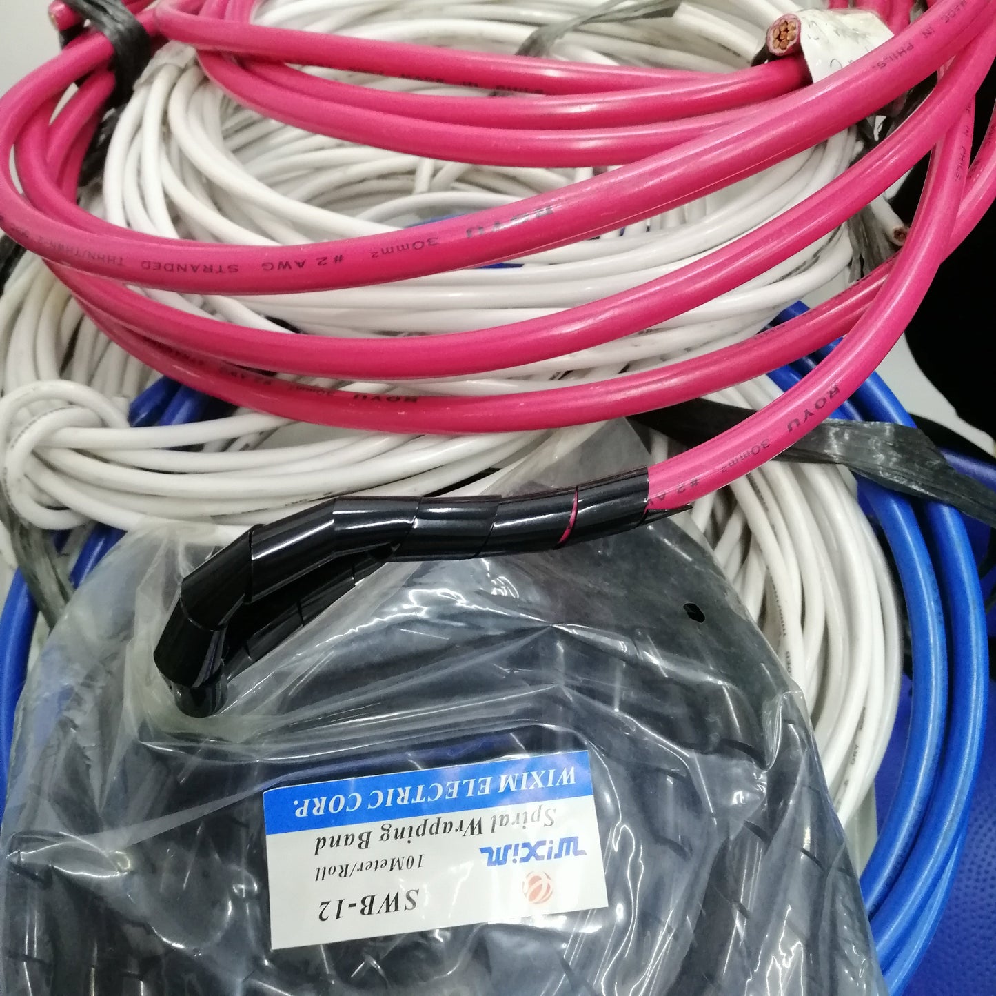 Wixim spiral cable wrap 9mm black 10 Meters providing organized cable management for various cables
