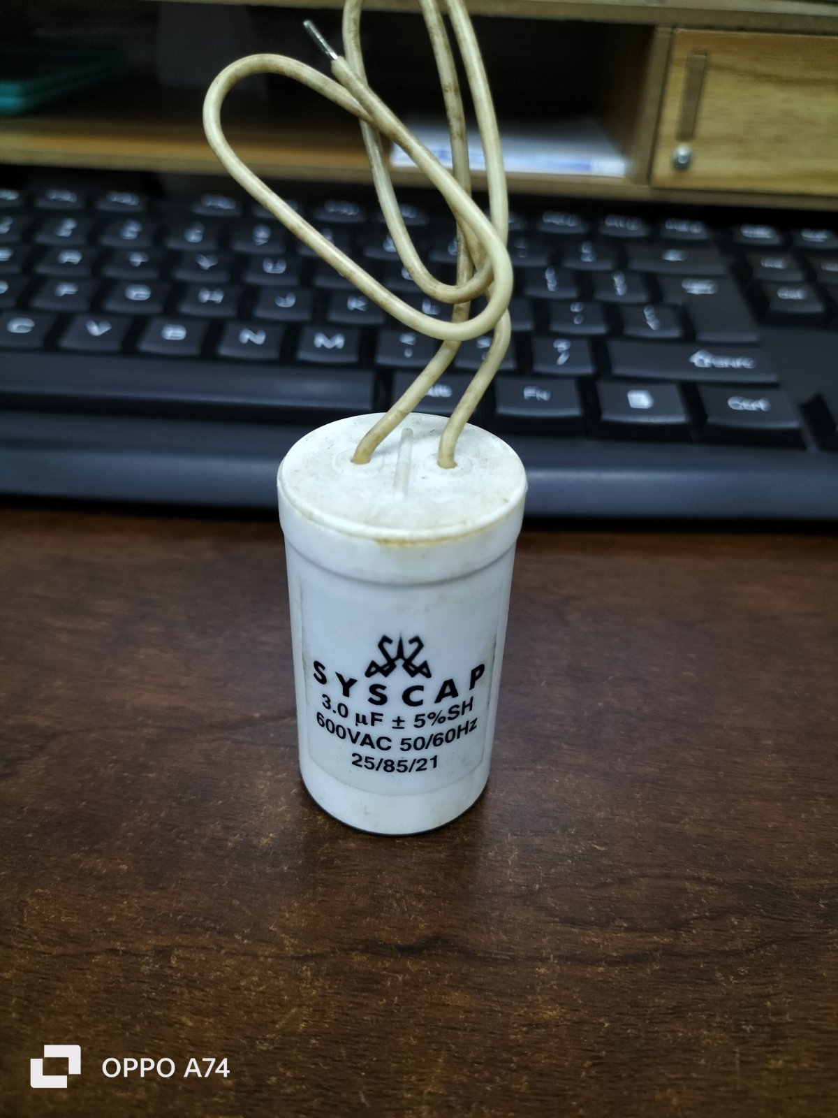 Syscap motor capacitor 3 microfarads 600VAC 50 60Hz with wires