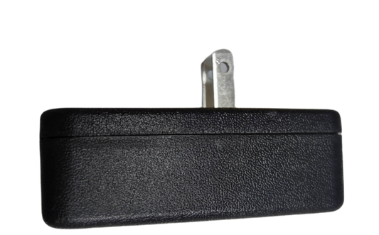 Power On Delay Tokina 10A 2000W black power plug with textured surface and metal prong