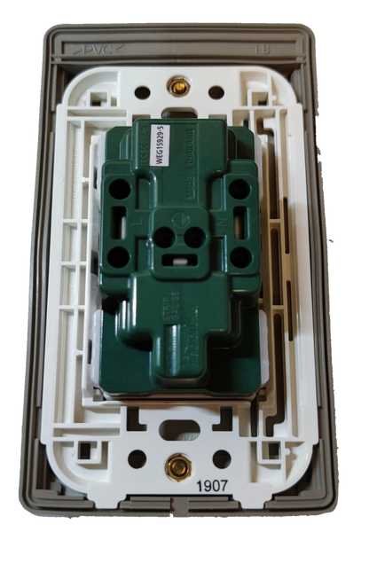 Panasonic Duplex Universal Convenience Outlet with Weatherproof Plate Cover, Weatherproof Duplex Universal Outlet Wide Series, Duplex Receptacle with Ground and Weatherproof Plate Cover WEG15925-5 / WEG7903