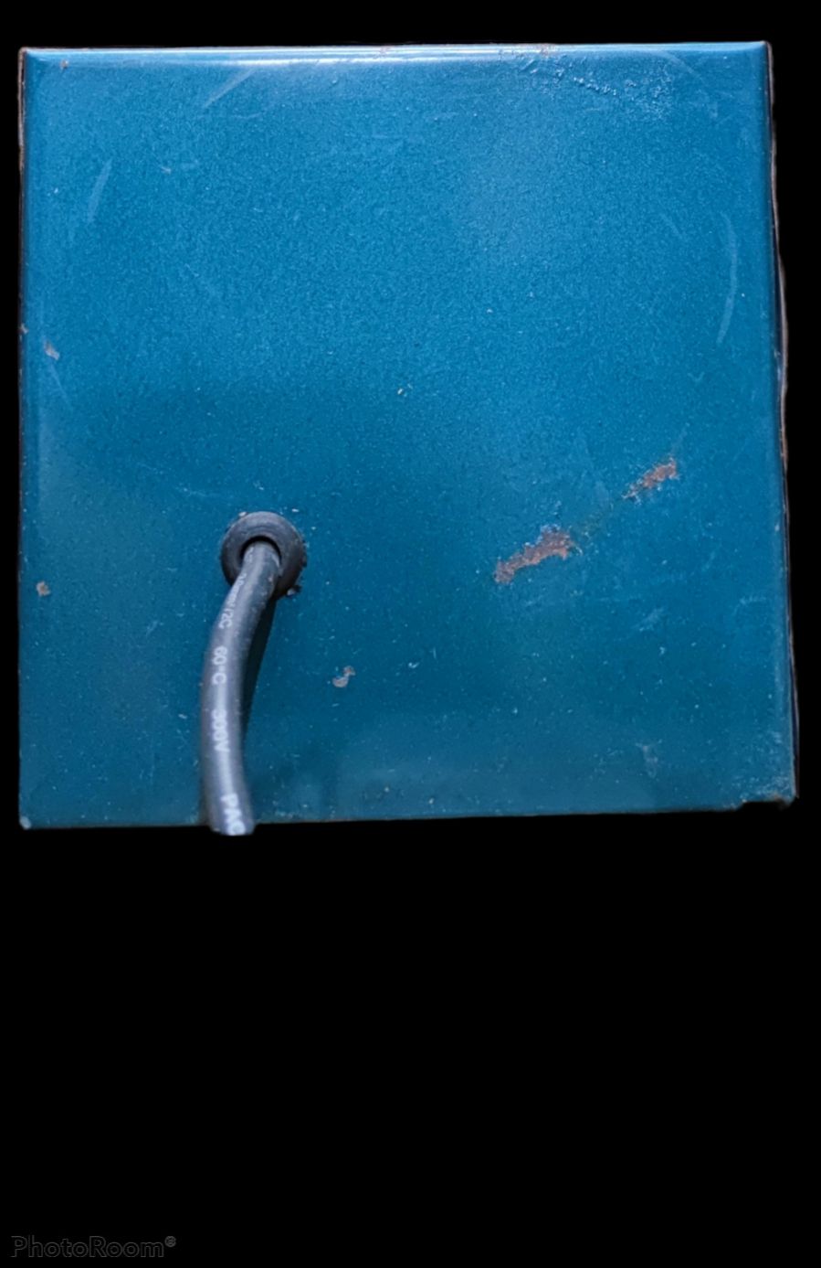 CE brand 2000W Variable Transformer 145 - 220V in blue metal casing with connected power cable