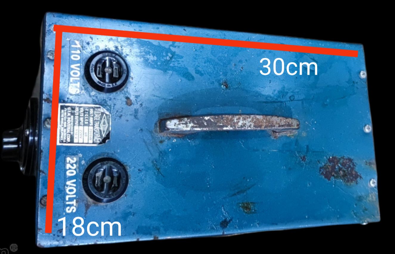 CE 2000W Variable Transformer 145 - 220V with blue metal casing and voltage control knobs