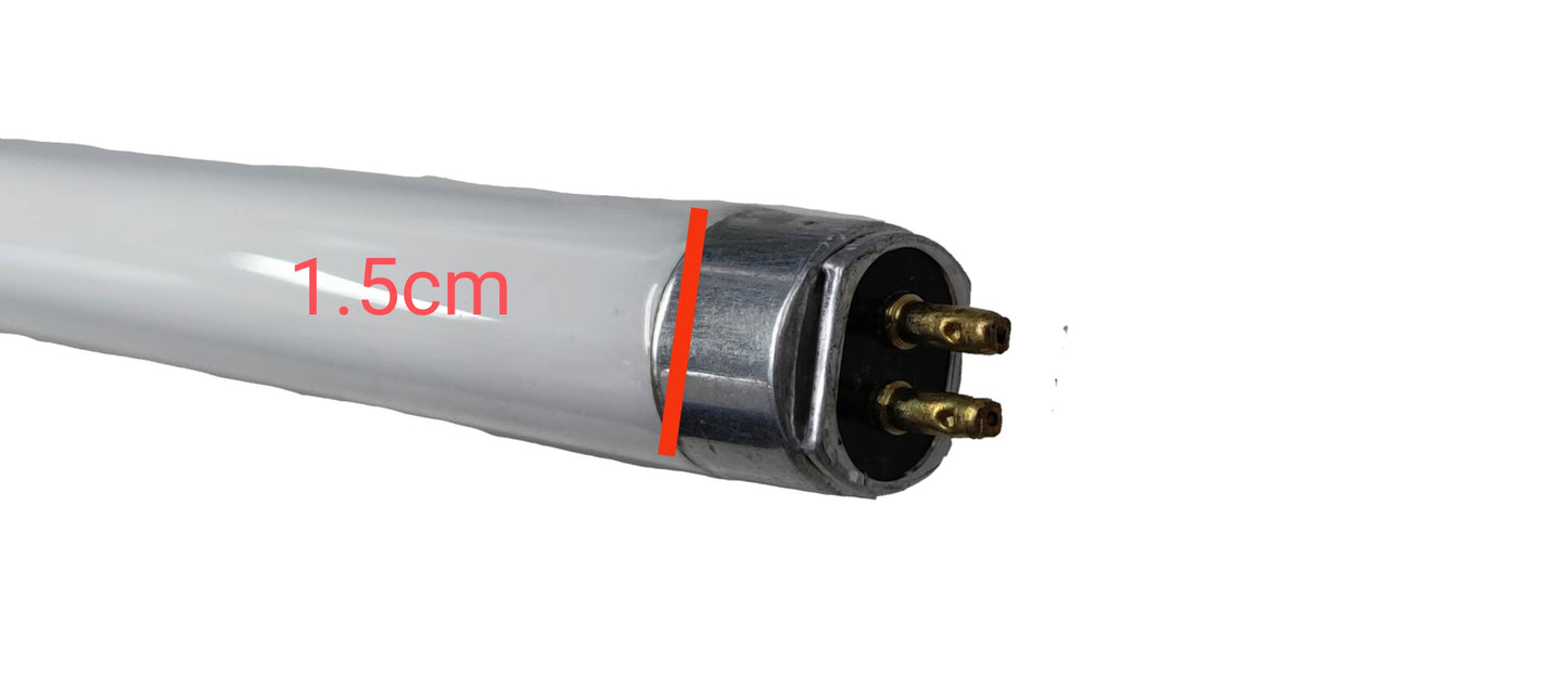 Close-up of Tokina 21W T5 fluorescent daylight bulb with a 1.5cm base for efficient lighting