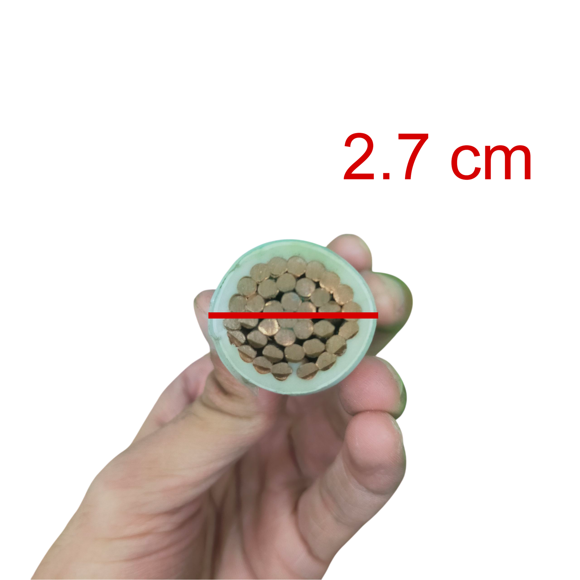 Hand holding a cable cross-section with a measurement of 2.7 cm on a white background