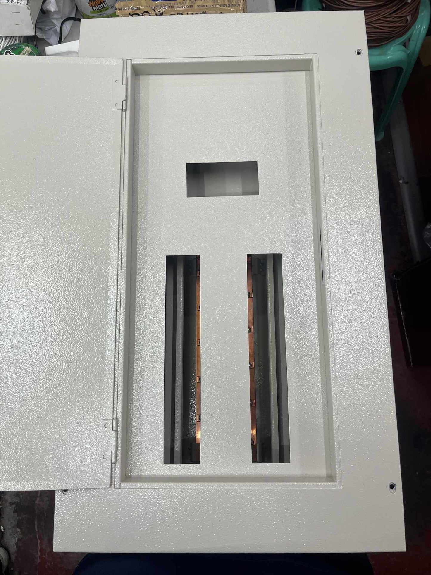 Nema1 Panel Box for Schneider Breaker EZC100F 3Pole MCCB 28Branches IC60N 1Pole MCB with Neutral and Grounding