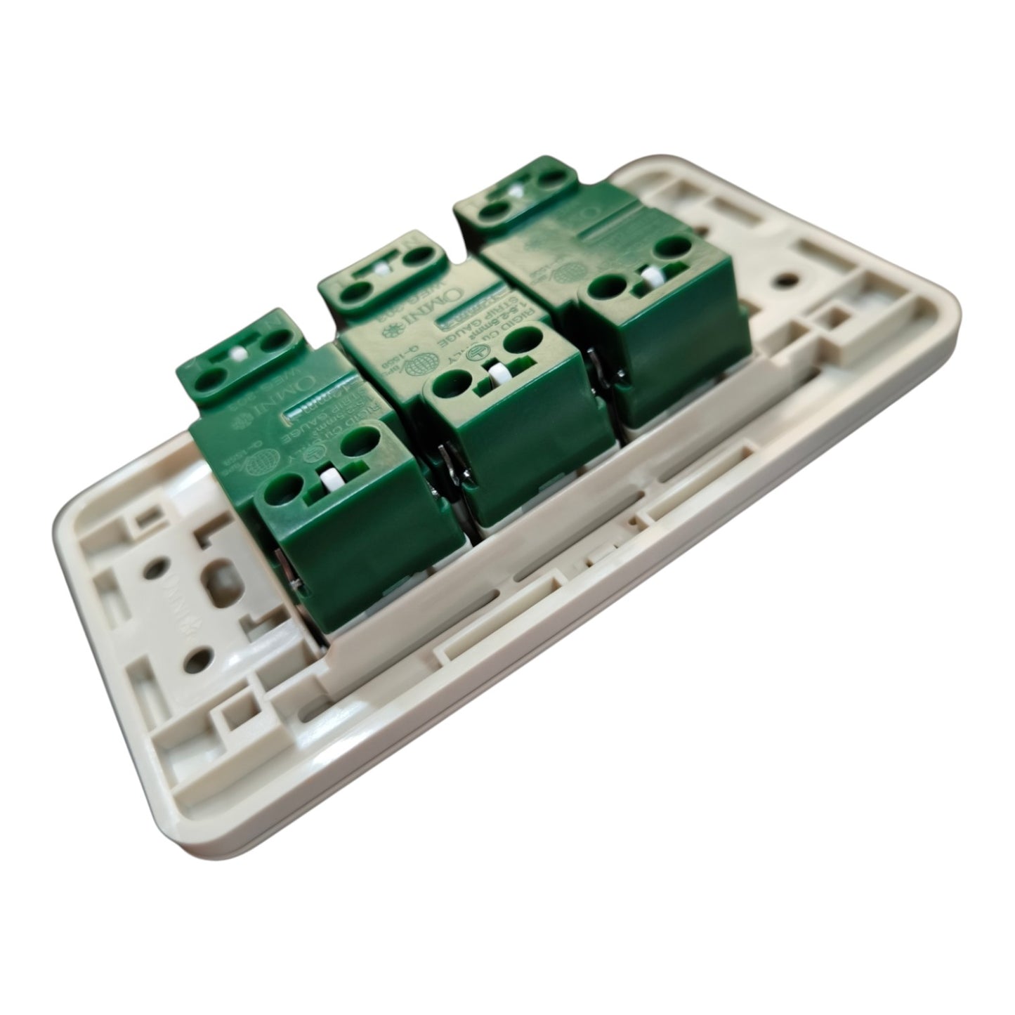 Omni 3 Gang Flat Pin Outlet with Ground with Plate WEP-103+(WEG-203x3)
