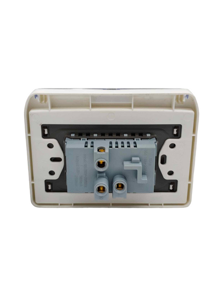 Grazen Weatherproof Plate Cover with Duplex Universal Outlet with Ground 16A 220V with USB-A and USB-C 2100mAh 5VDC