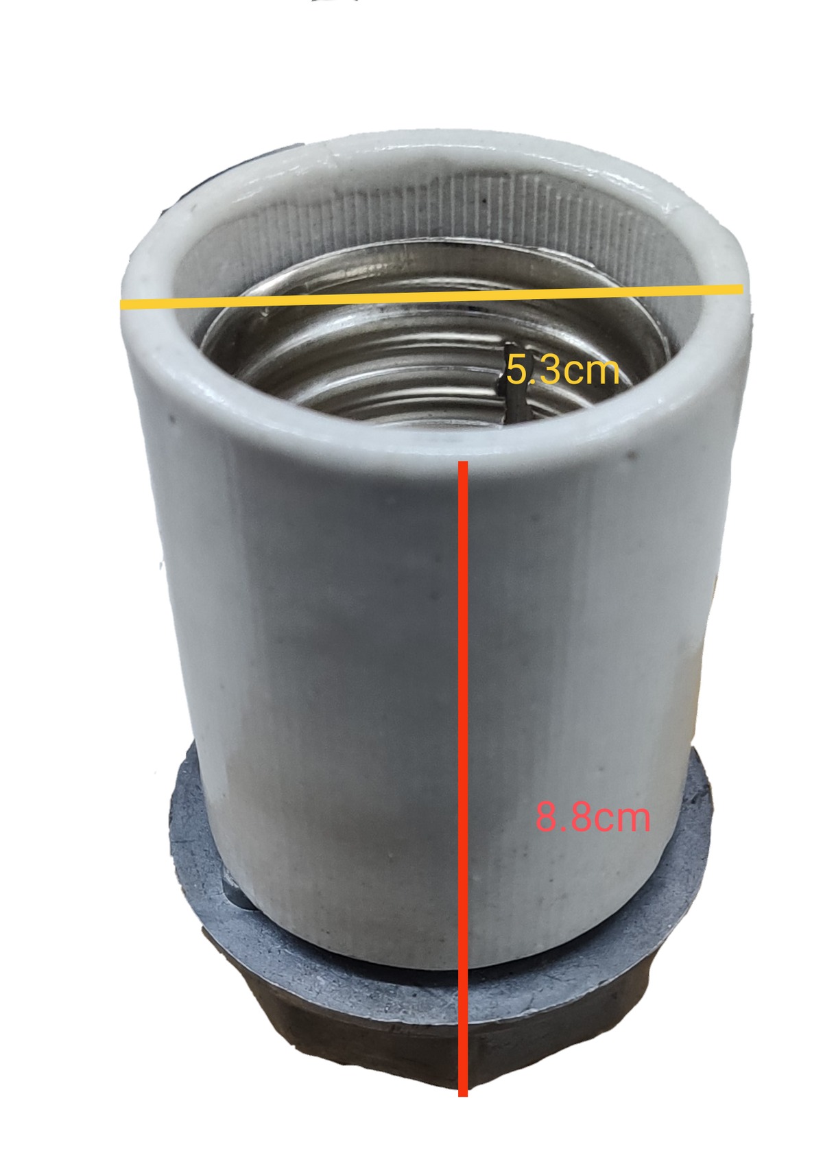 Amco porcelain E40 mogul socket with a 5.3 cm inner diameter and 8.8 cm height for lighting installations