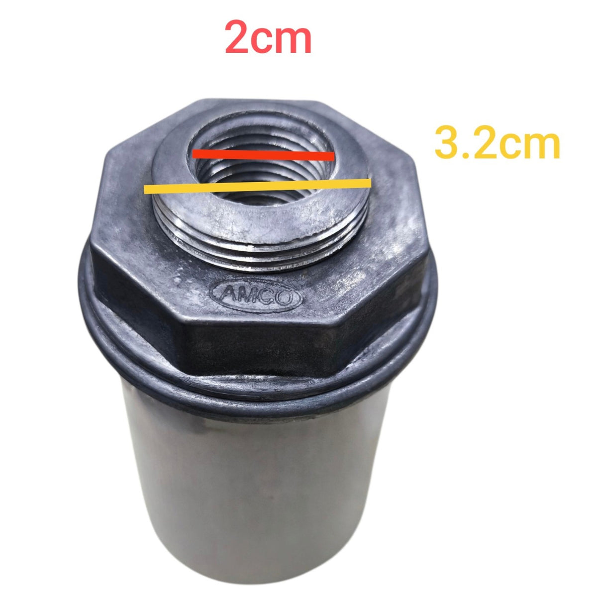 A metal threaded fitting or filter component on a white background with overlaid dimension labels reading 2cm and 3.2cm.