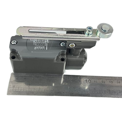 Chint Limit Switch 5A 220V Adjustable Rotating Arm with Single Roller YBLX-WL/CA12