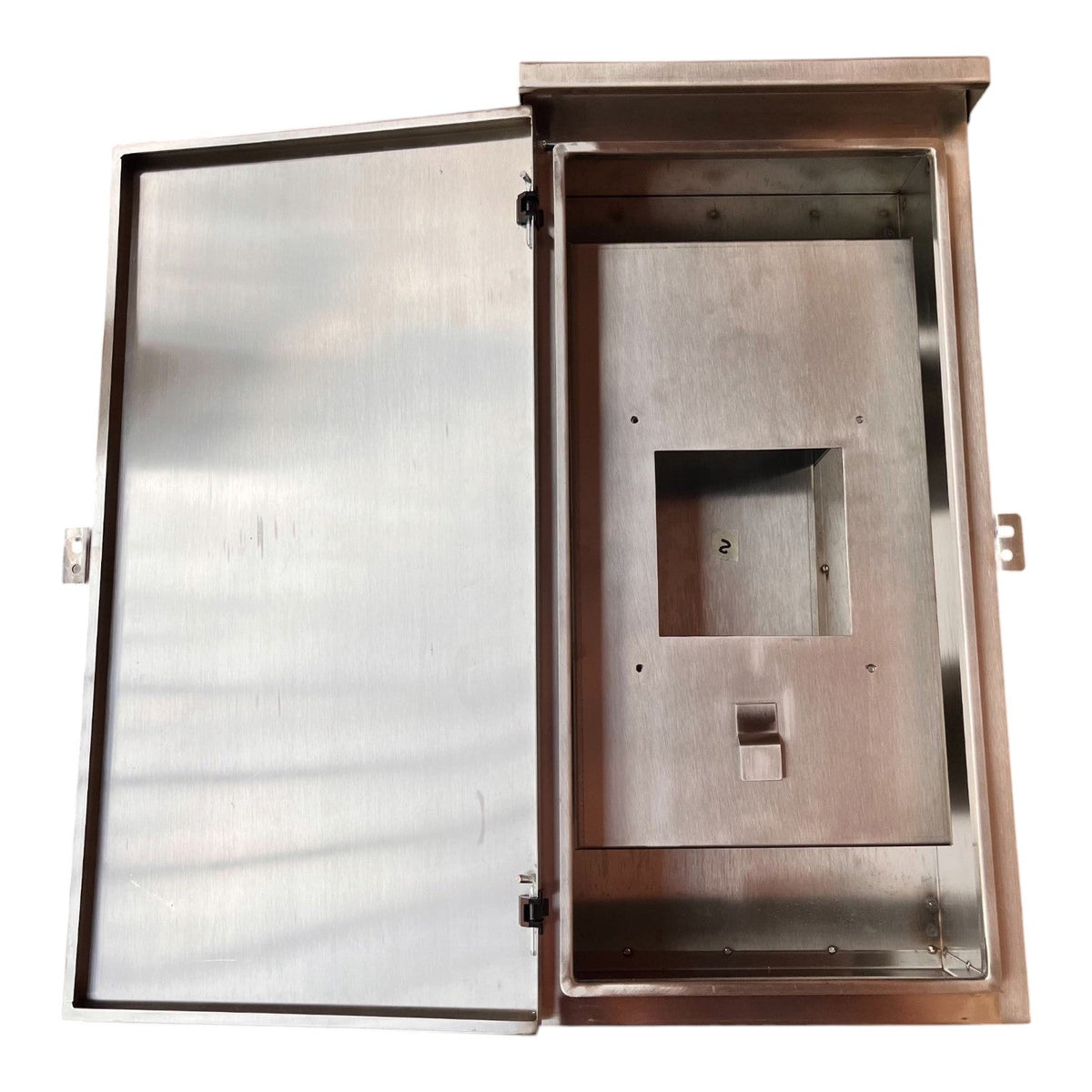 Himel 500A 3P MCCB HDM3630F50033XX with NEMA 4X stainless steel panel housing, door open showing the breaker mounting plate, on a white background.