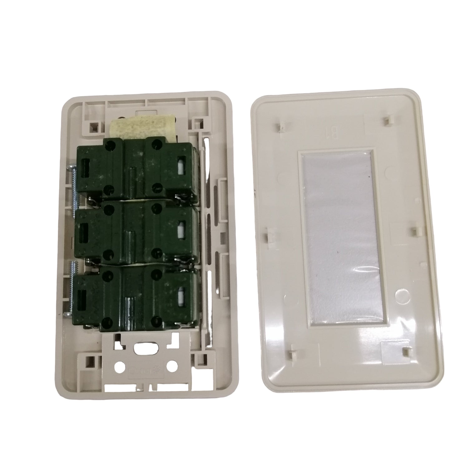 Omni Classis Series 3 Gang Universal Outlet 16A 250V with Plate Cover WEP-103+(WEU-200x3) back view