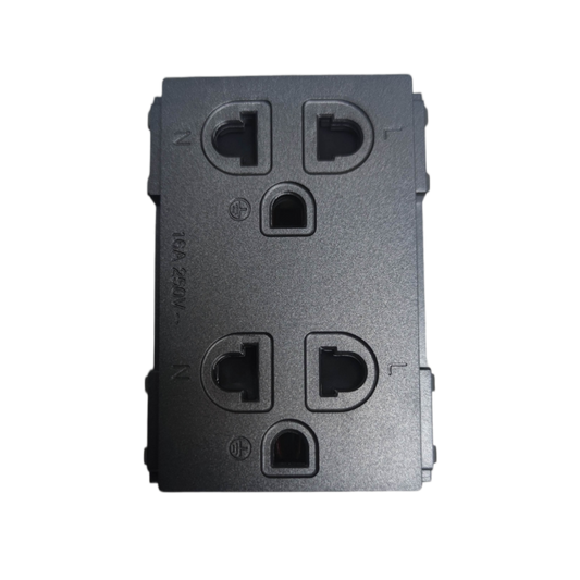 Omni universal outlet with ground 16A 250V featuring four sockets for versatile power access