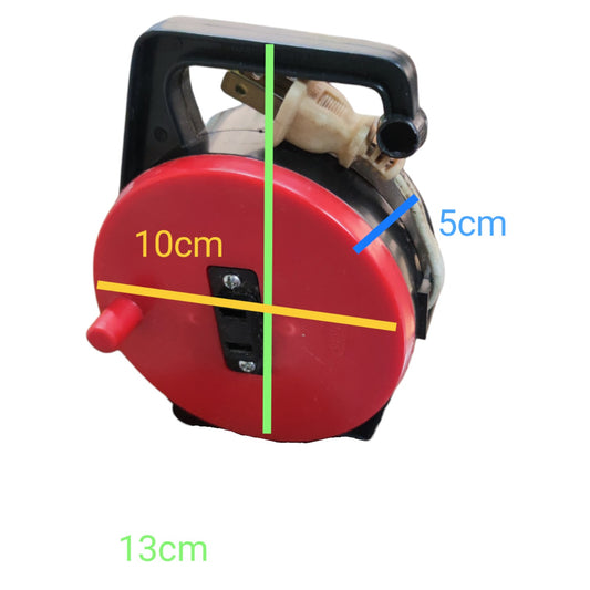A red and black circular pump or tool with a handle, shown on a white background with overlaid dimension lines and text indicating 10 cm, 5 cm, and 13 cm measurements.