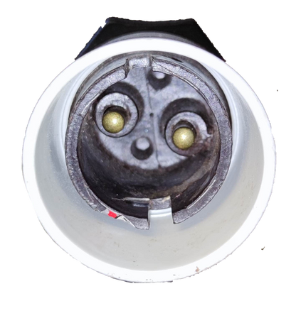 Close-up view of B22 hanging socket 250V lighting installation accessory with metal contacts