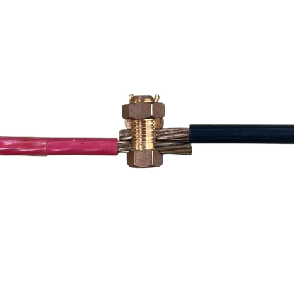 Solderless Connector 1 Bolt 5.5-14MM joining red and black stranded wires with brass clamp for electrical circuitry