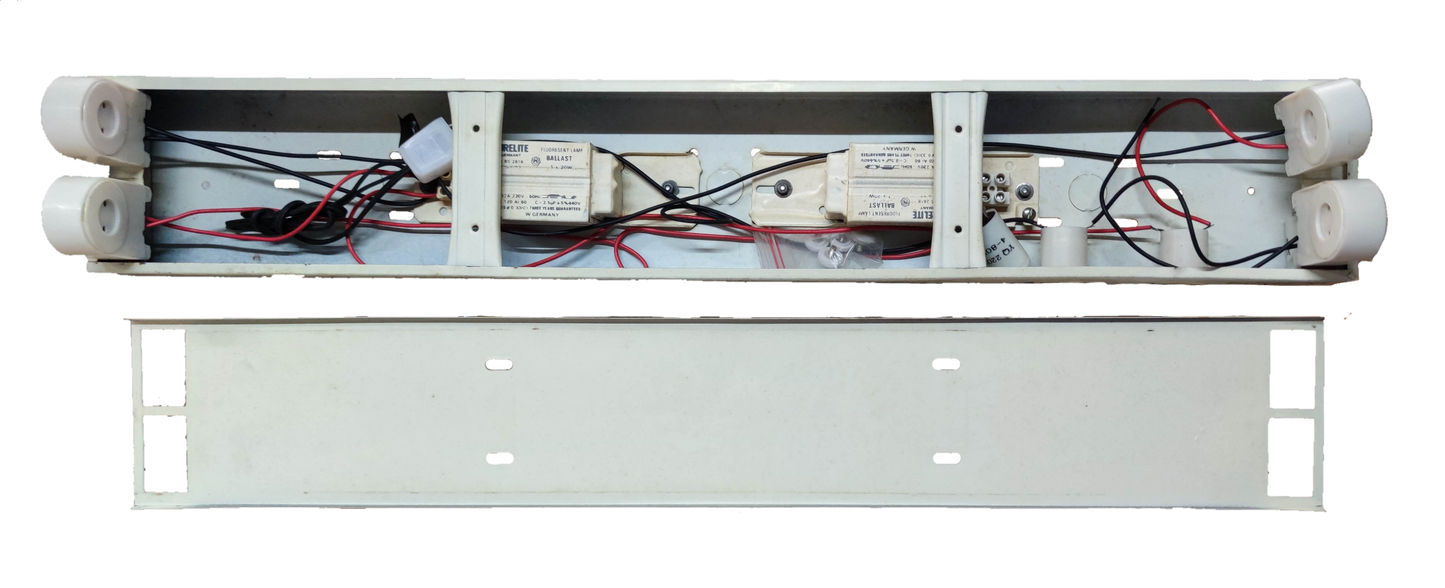 Focus 2x20W fluorescent light fixture for efficient indoor lighting installation