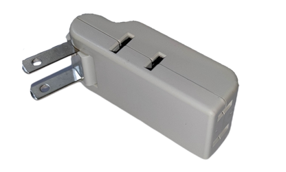Omni 10A 250V electrical adaptor for connecting devices with dual sockets.