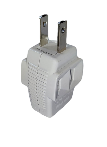 Omni triple top adaptor 10A 250V with dual outlets for versatile power connection.