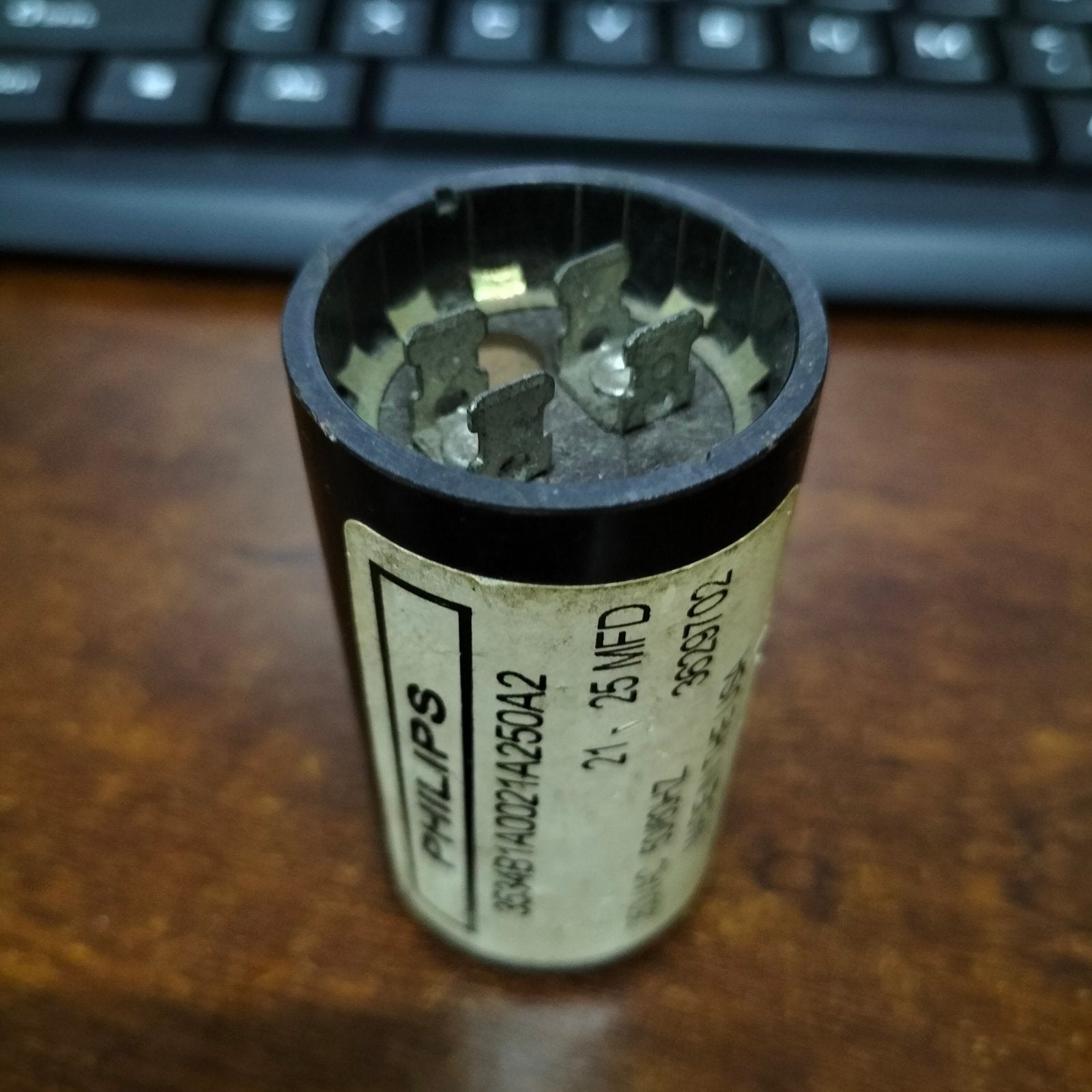 Philips Motor Capacitor 21-25uF 220V for enhancing electrical performance in devices