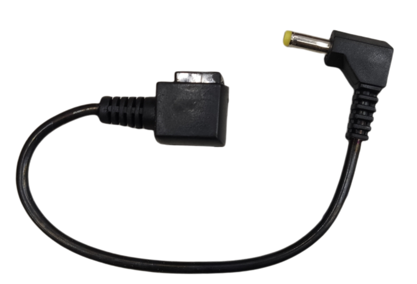 Right angle DC power cable for convenient connectivity in tight spaces