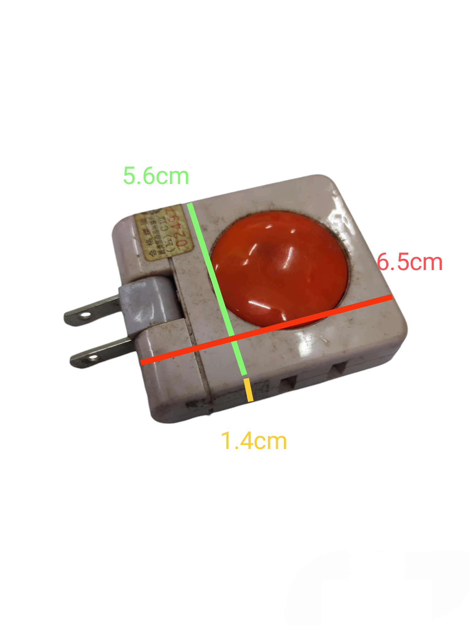 Type Cube Tap 15A 125V 1650W power plug with red button and compact design from China