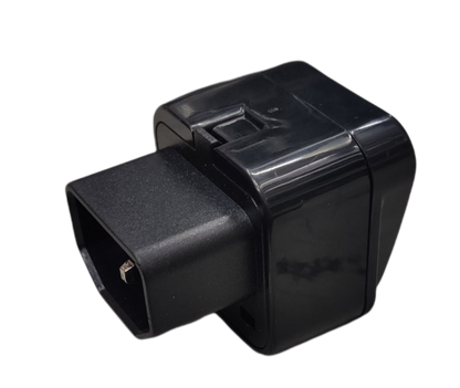 Universal Outlet C14 adapter 220V 5A in black for seamless electrical connectivity
