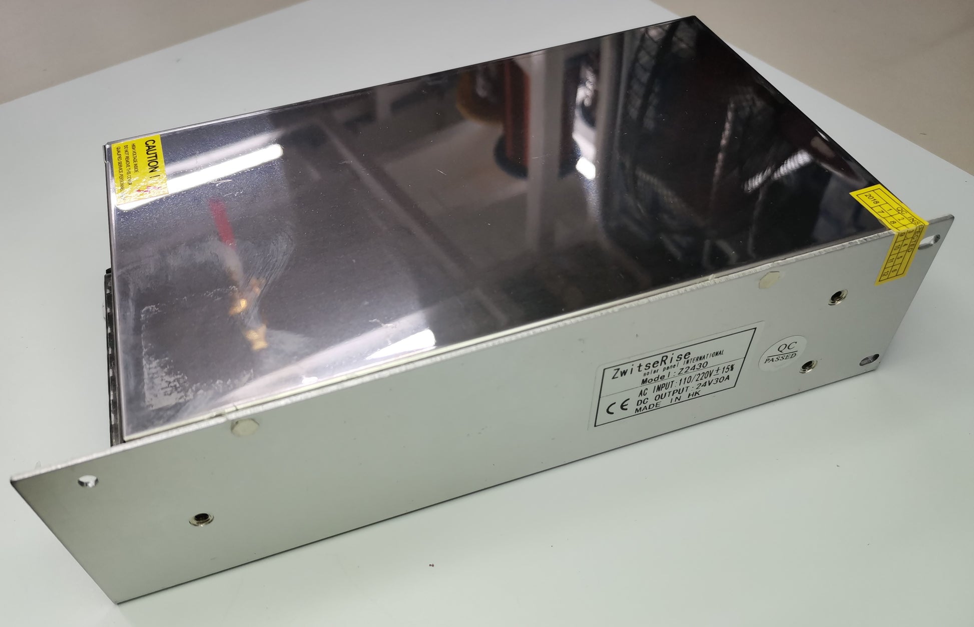 ZwitseRise Regulated Power Supply 24V 30A industrial metal enclosure with mounting flanges and label